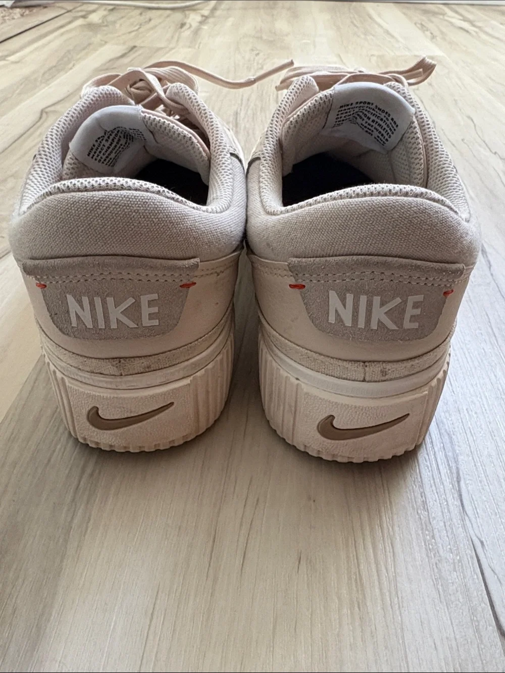 Nike court legacy beige and white